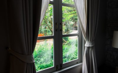 Solutions pour habiller une grande baie vitrée